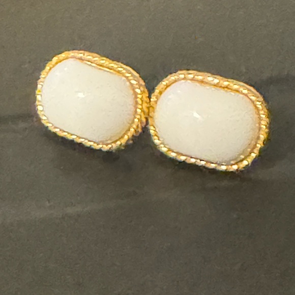 Trifari Chic Gold and Cream Stud Earrings - Picture 4 of 6